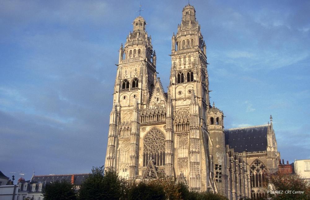 Cygne Jaune - Opera / Cathedrale Tours Bagian luar foto