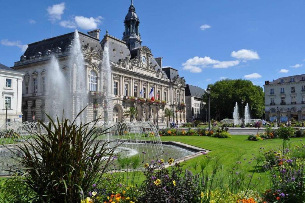 Cygne Jaune - Opera / Cathedrale Tours Bagian luar foto